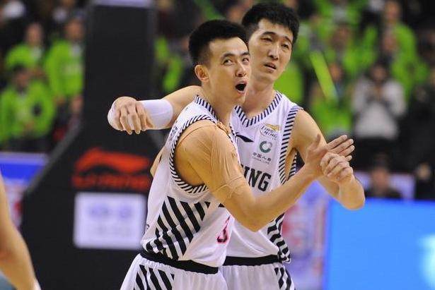 沃尔夫斯堡vs勒沃库森：马耶尔、阿诺德首发，希克、格里马尔多出战（沃尔夫斯堡对阵勒沃库森：马耶尔、阿诺德先发，希克、格里马尔多登场）