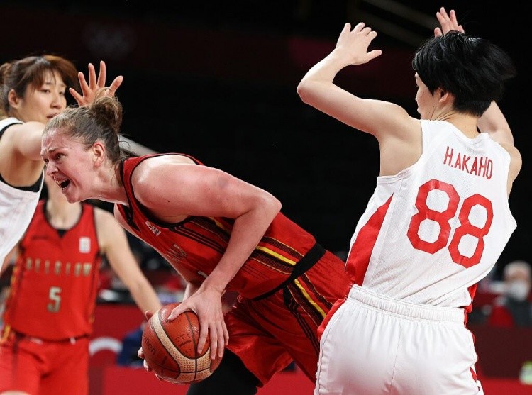 NBA季后赛焦点比赛精彩瞬间（NBA季后赛巅峰对决高光时刻）