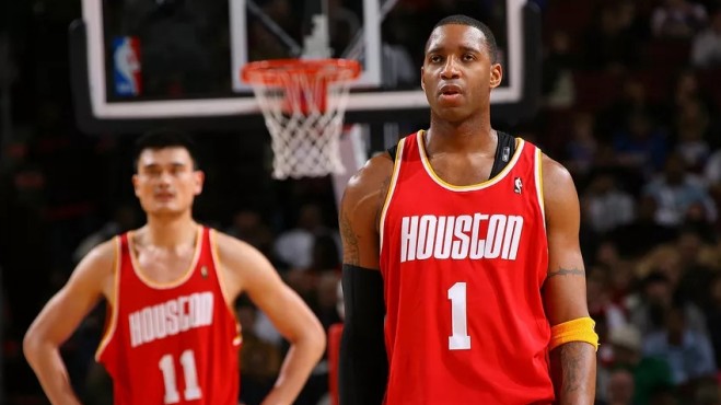 皇马：“嘿，你的益达。”利物浦：“不，是你的益达。”（皇马：“给，你的益达。”利物浦：“不对，还是你的。”）