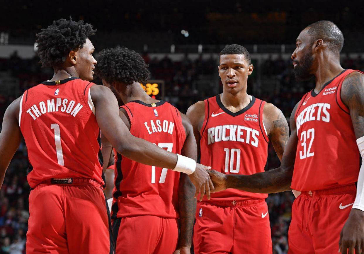 足球欧冠豪门锁定小组第一提前晋级（欧冠豪门稳居小组头名前提前出线）