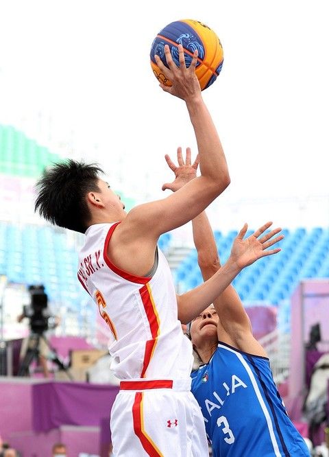 前国米助教：伊布是最难管的球员；阿德是个玻璃般脆弱的天才（前国际米兰助教：伊布是我执教过最难管的球员，阿德里亚诺天赋卓绝却如玻璃般脆弱）