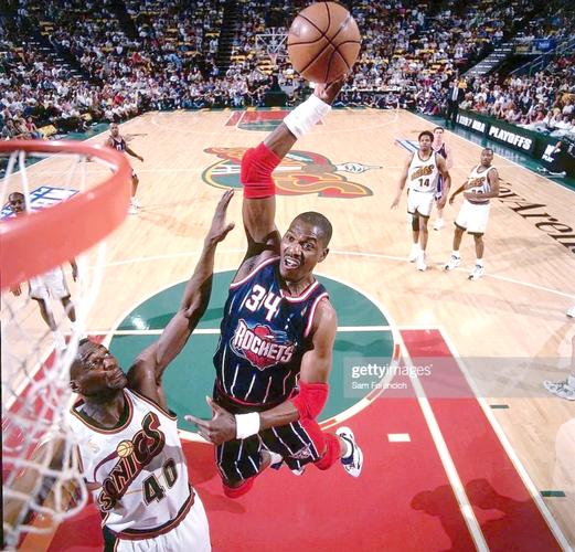 邮报：曼联球迷正计划针对个人座位许可制度发起抗议（邮报：曼联球迷酝酿就个人座位许可政策发起抗议）