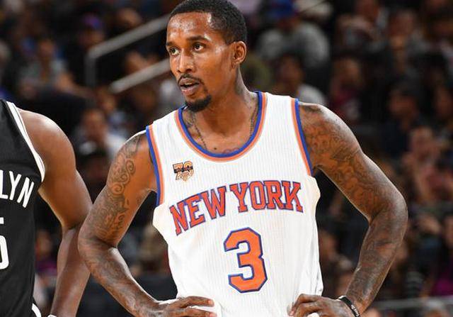 邮报：曼联询问多纳鲁马转会可能性，转会费与工资都超出预算（邮报：曼联探讨引进多纳鲁马，但转会费与薪资要求均超预算）