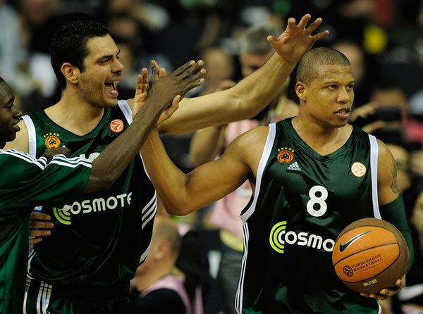 曼联因巴塞罗那关注而面临挑战，加布里埃尔被多家俱乐部关注，但曼联尽力留住他。（巴塞罗那关注加剧曼联压力：加布里埃尔成多队目标，曼联全力挽留）